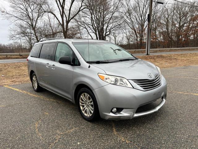 Toyota Sienna xle (2013)