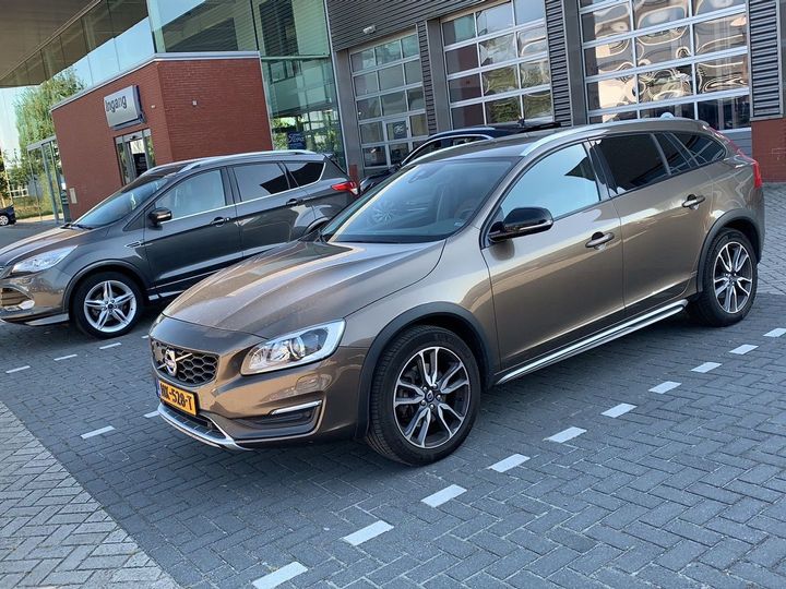 Volvo V60 cross country (2015)