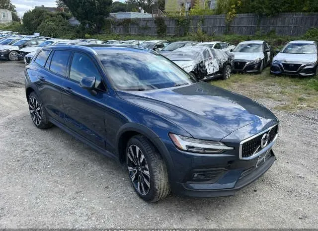 Volvo V60cc (2022)