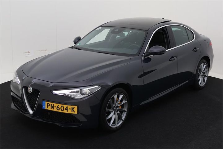 Alfa-romeo Giulia (2017)