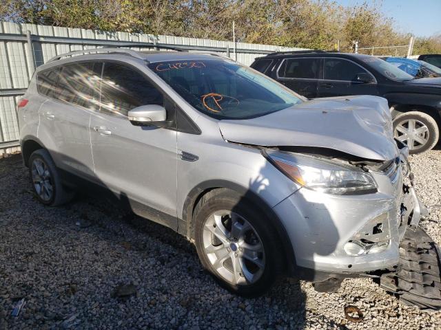 Ford Escape tit (2016)