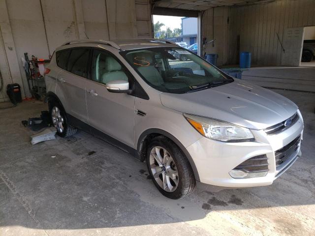 Ford Escape tit (2015)