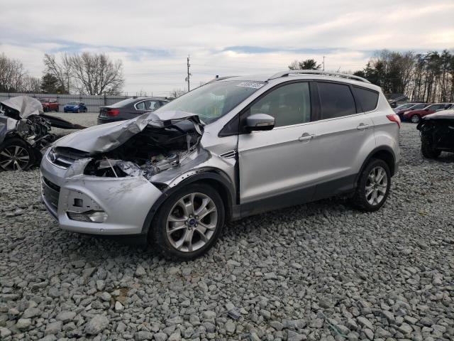 Ford Escape tit (2015)