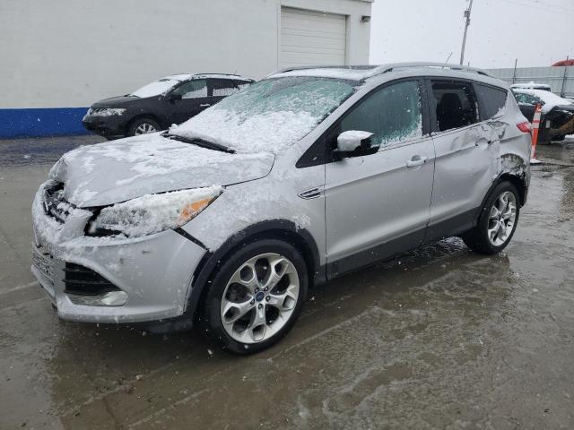 Ford Escape tit (2015)