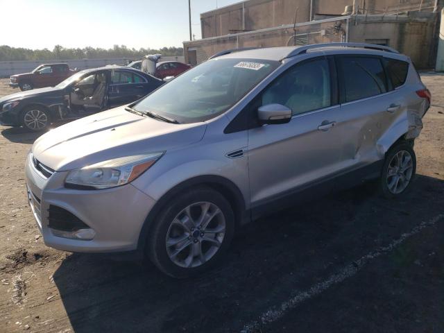 Ford Escape tit (2015)