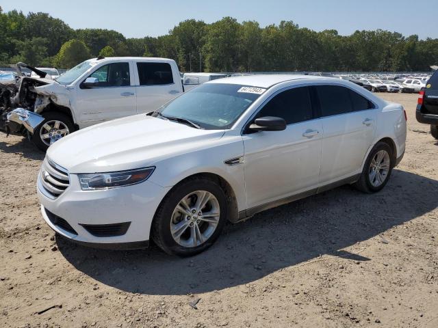 Ford Taurus se (2018)