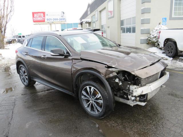 Infiniti Qx30 base (2018)