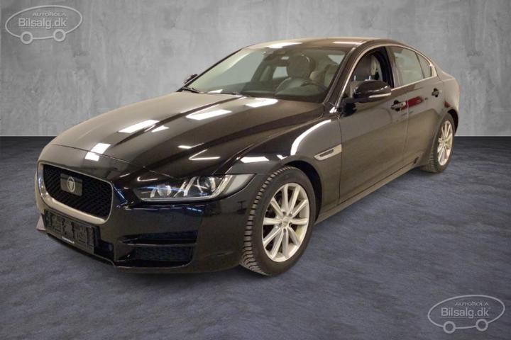 Jaguar Xe saloon (2018)