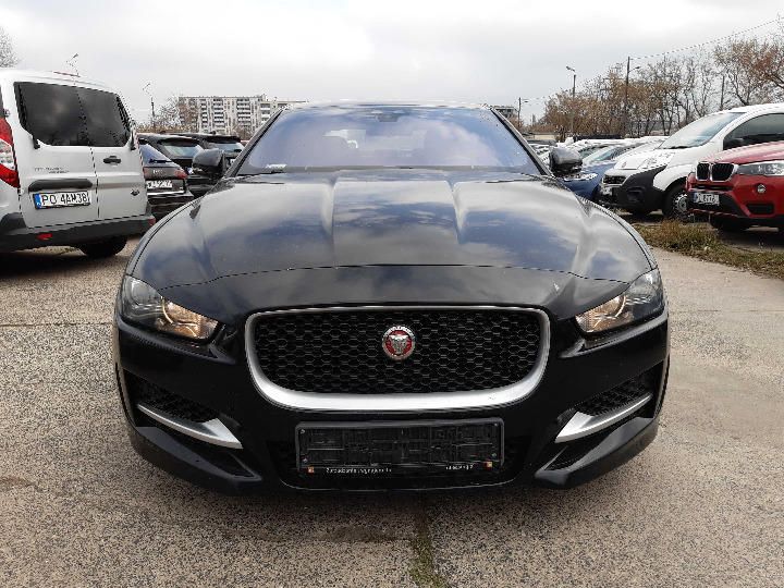 Jaguar Xe saloon (2015)