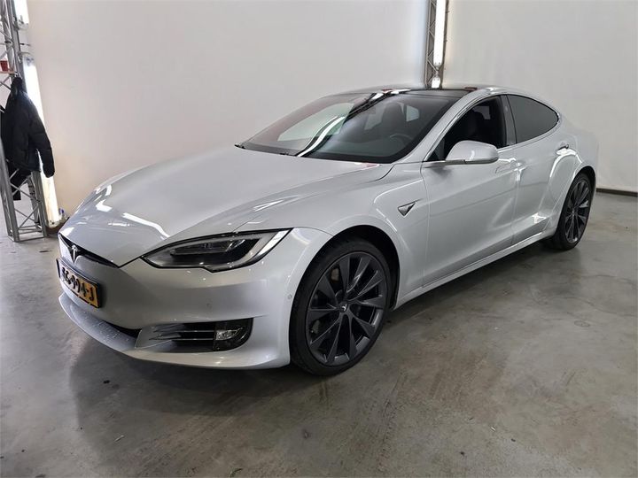 Tesla Model s (2018)