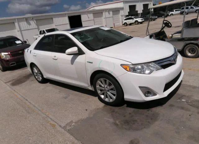 Toyota Camry hybrid (2014)