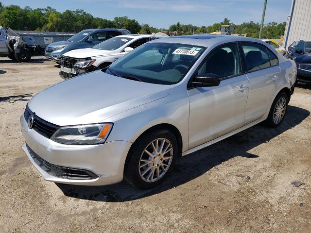 Volkswagen Jetta base (2012)