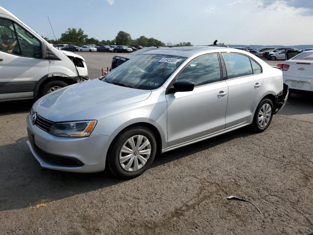Volkswagen Jetta base (2013)