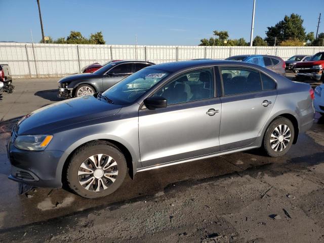 Volkswagen Jetta base (2013)