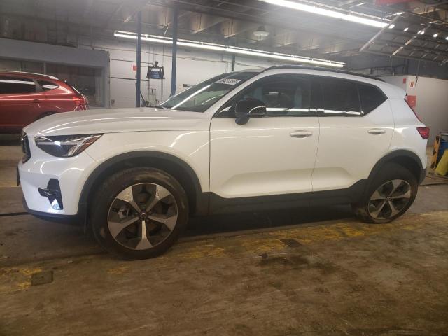 Volvo Xc40 plus (2023)