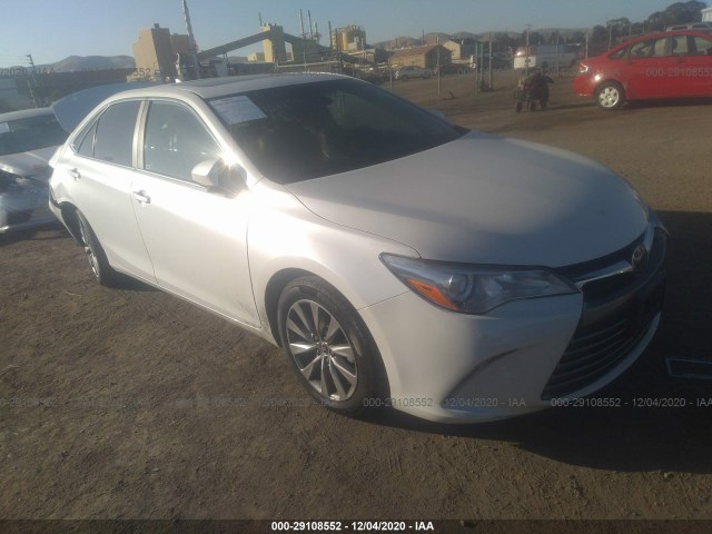 Toyota Camry hybrid (2015)
