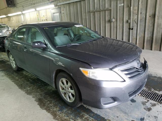 Toyota Camry base (2011)