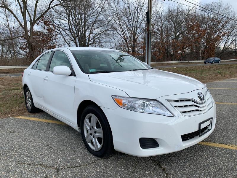 Toyota Camry base (2011)