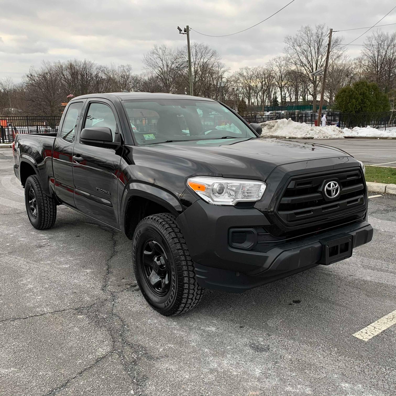 Toyota Tacoma acc (2017)