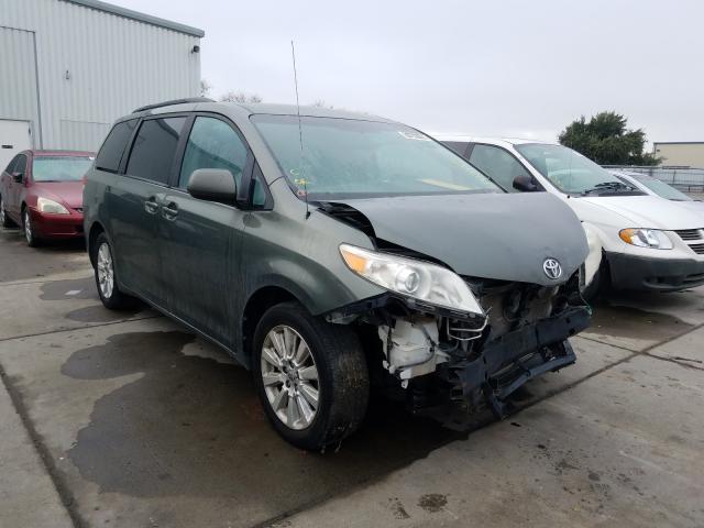 Toyota Sienna le (2011)
