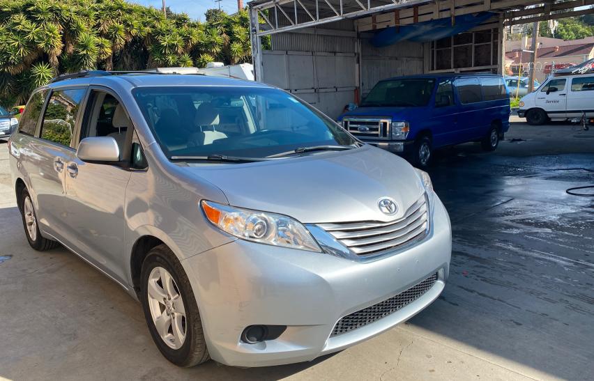 Toyota Sienna (2015)