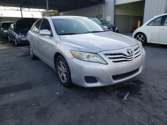 Toyota Camry base (2011)