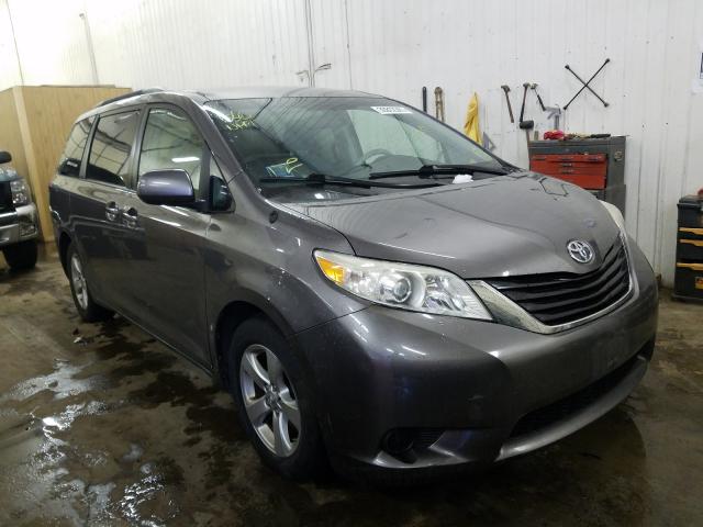 Toyota Sienna le (2011)