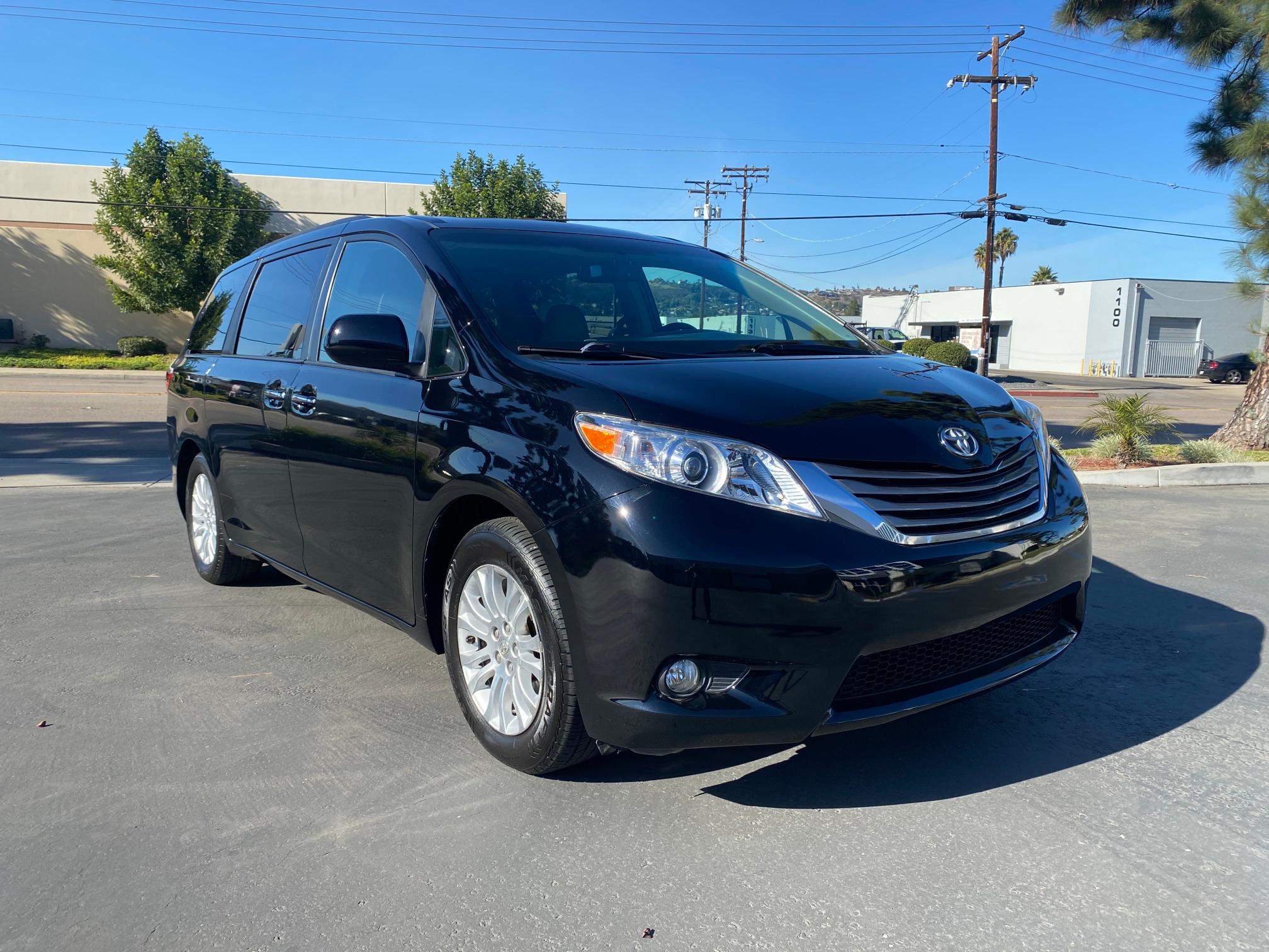 Toyota Sienna xle (2015)