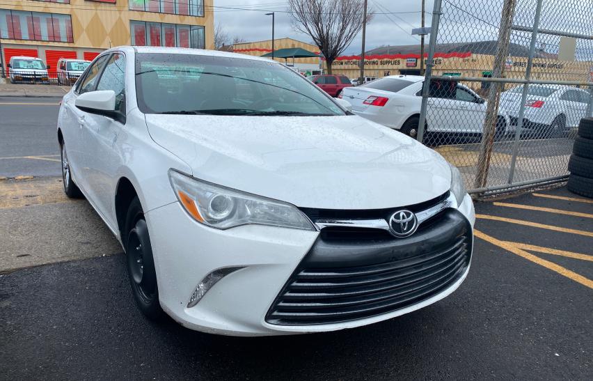Toyota Camry le (2015)