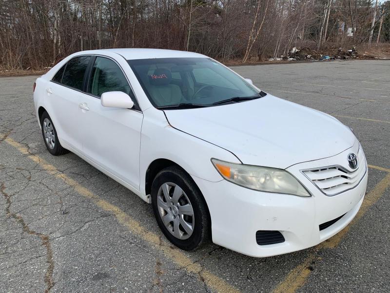 Toyota Camry base (2010)