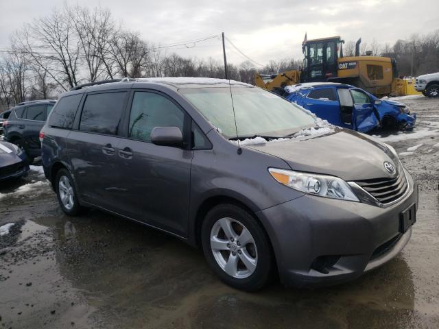 Toyota Sienna le (2011)