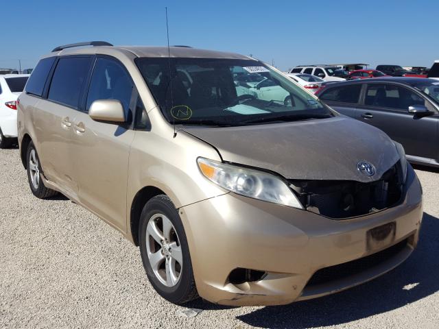 Toyota Sienna le (2011)