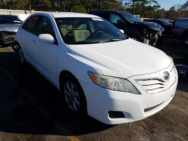 Toyota Camry base (2011)