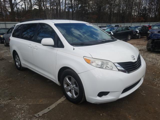 Toyota Sienna le (2011)