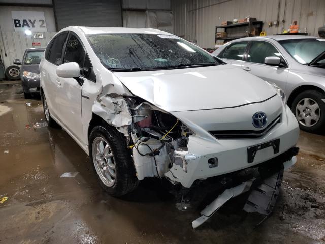 Toyota Prius v (2014)