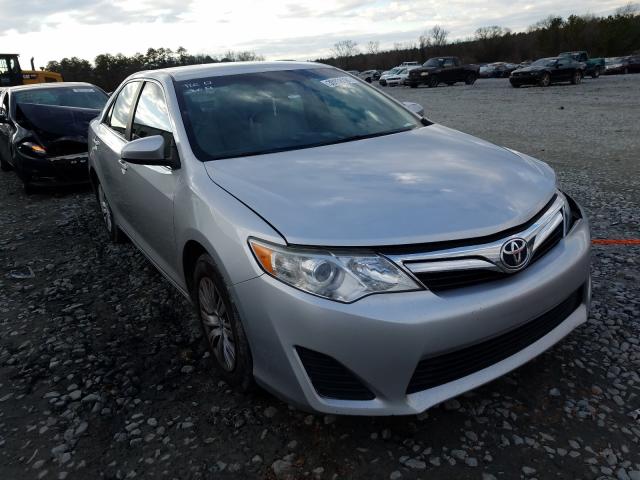 Toyota Camry base (2012)