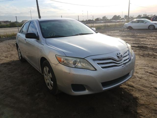 Toyota Camry base (2011)