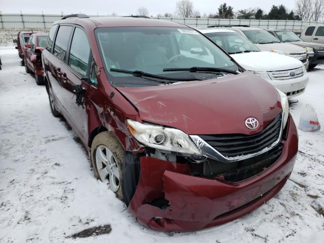 Toyota Sienna le (2011)