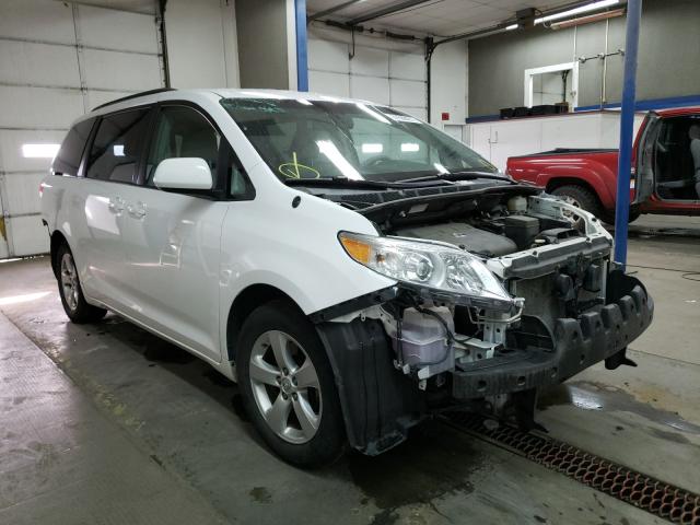 Toyota Sienna le (2014)