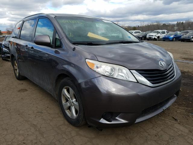 Toyota Sienna le (2012)