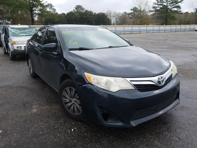 Toyota Camry base (2012)