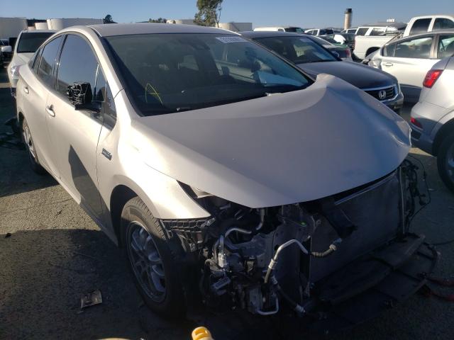 Toyota Prius prim (2017)