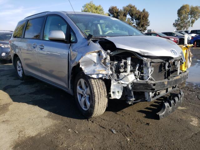 Toyota Sienna le (2013)