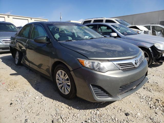 Toyota Camry base (2012)