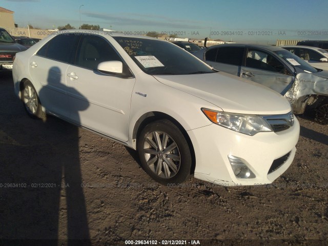 Toyota Camry hybrid (2014)