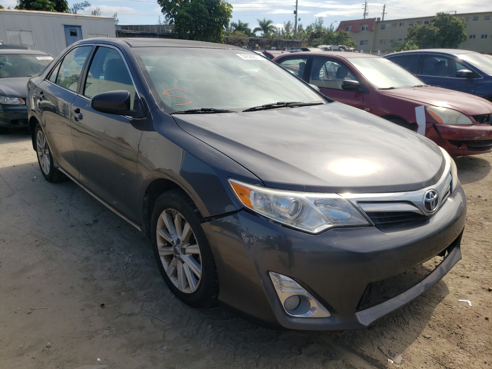 Toyota Camry base (2012)