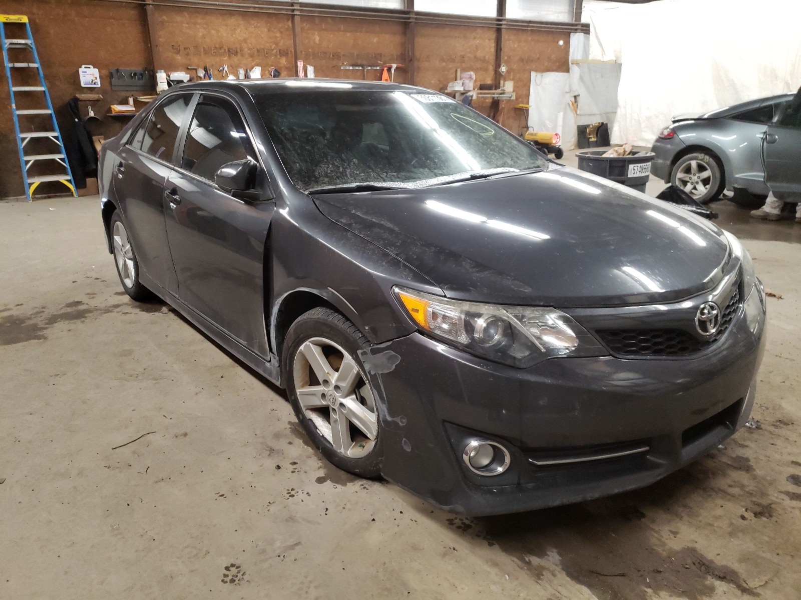 Toyota Camry base (2012)