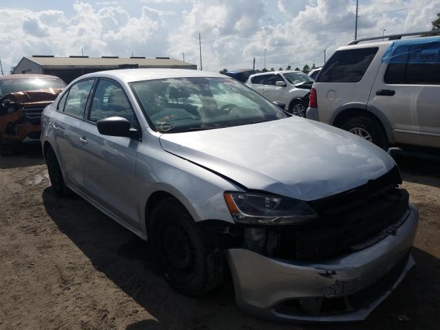 Volkswagen Jetta base (2013)