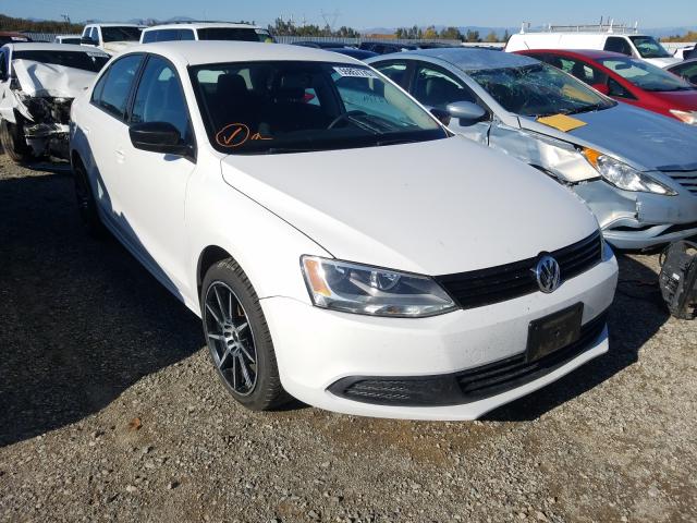 Volkswagen Jetta base (2013)