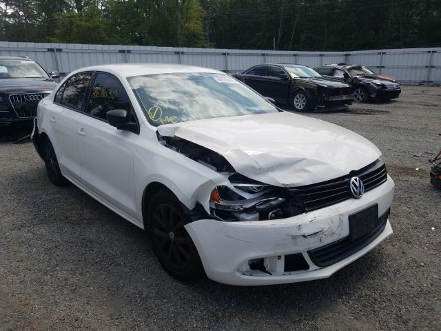 Volkswagen Jetta base (2013)